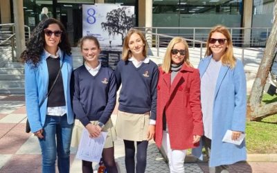 María Jiménez, Ganadora de la Etapa de Secundaria; y Cristina Martínez, Segunda Clasificada de Bachiller