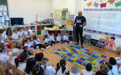 Juan Ruíz y Rocío García, científicos del Instituto Oceanográfico De San Pedro Del Pinatar pasan la mañana con nuestros niños de infantil.