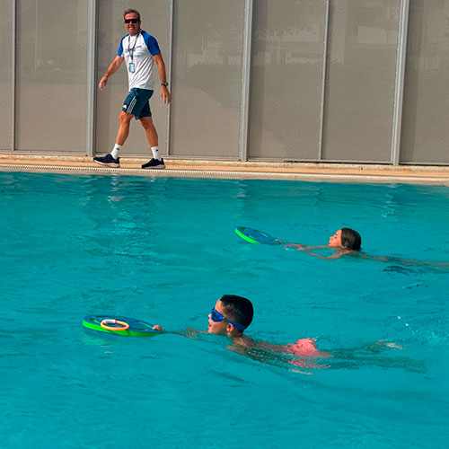 Relevos en la Piscina